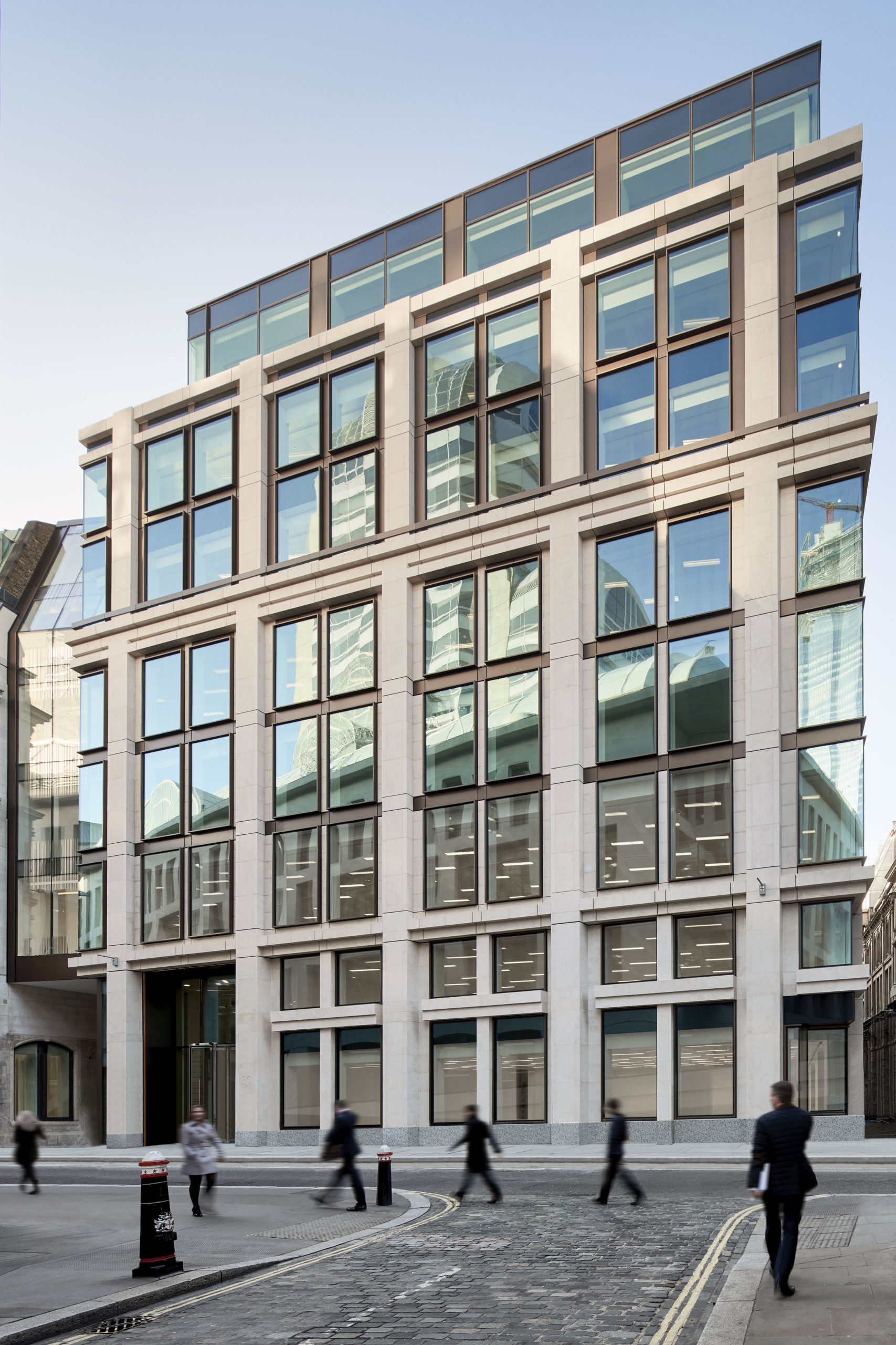 REinvest Asset Management S.A. erwirbt Core-Immobilie in London